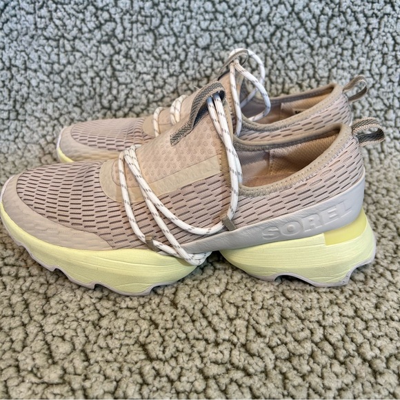 Sorel Kinetic Impact Grey Yellow Sneakers Shoes Women's Size 7 - Picture 3 of 7
